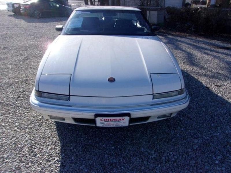 Buick Reatta 1989 $4900.00 incacar.com