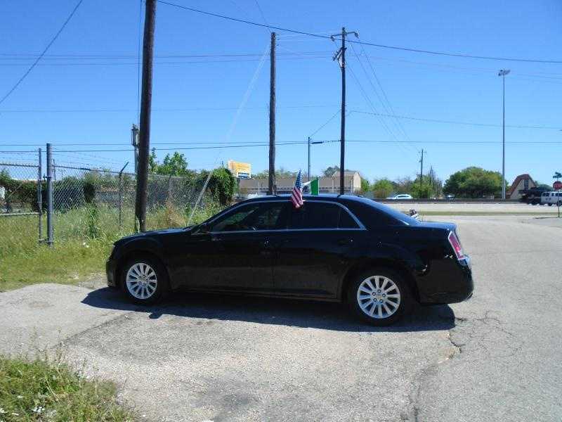 Chrysler 300C 2014 $18999.00 incacar.com