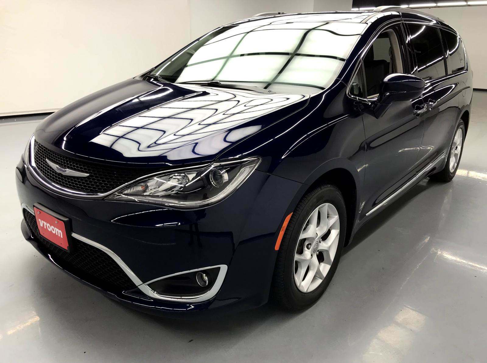 used Chrysler Pacifica 2017 vin: 2C4RC1BG2HR513797