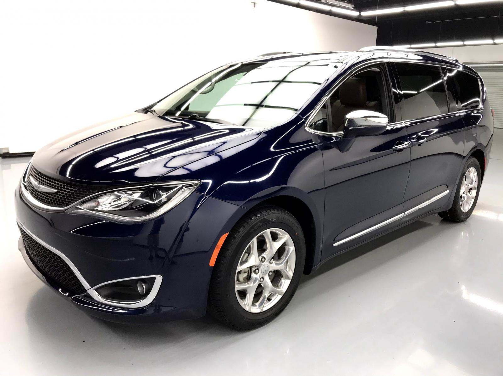 used Chrysler Pacifica 2017 vin: 2C4RC1GG0HR512625