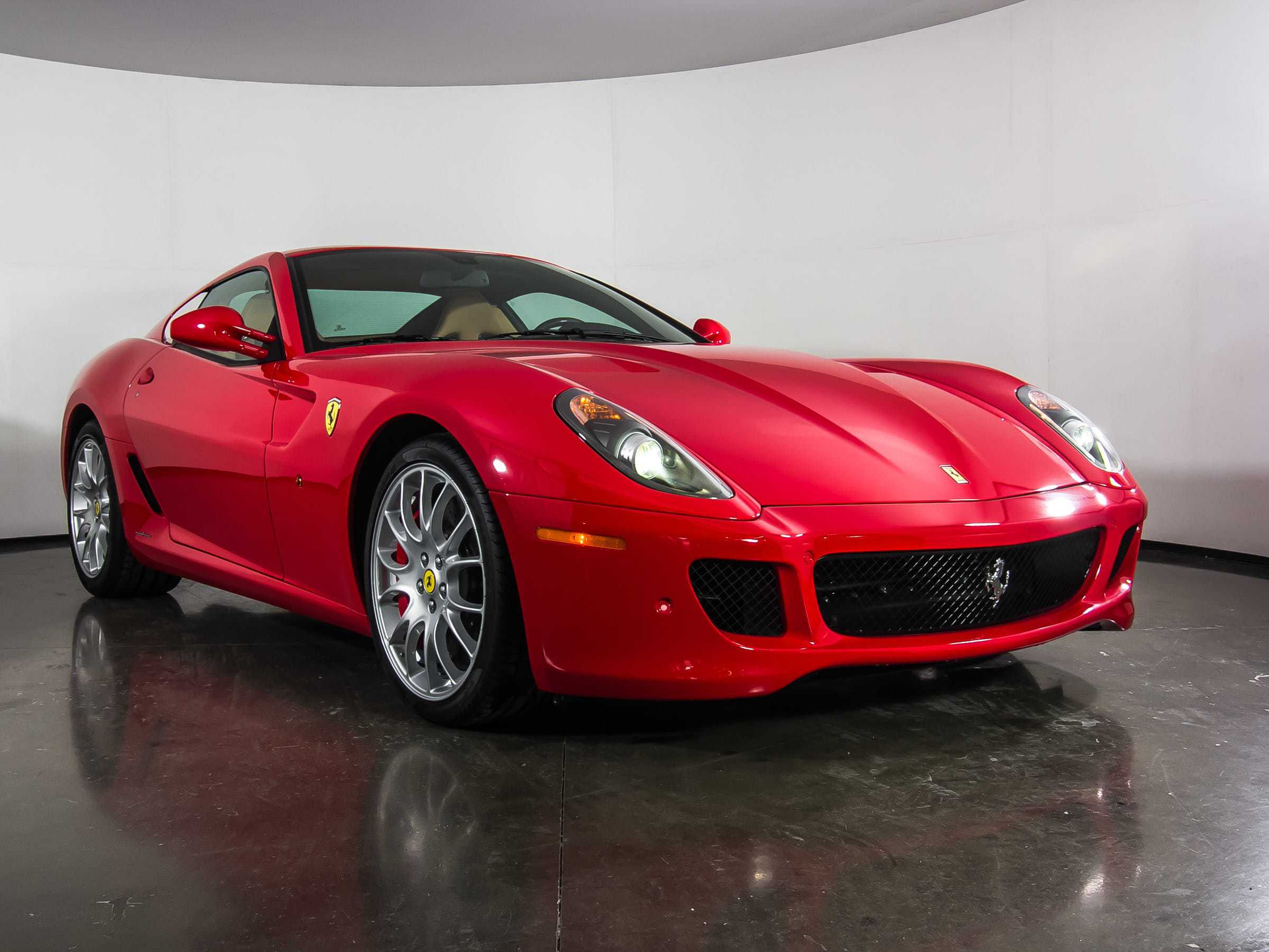 Ferrari 599 красная