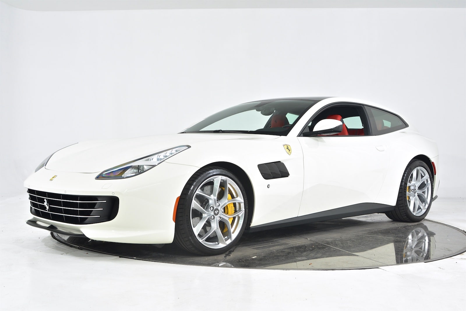 Ferrari GTC4Lusso 2018 $239900.00 incacar.com