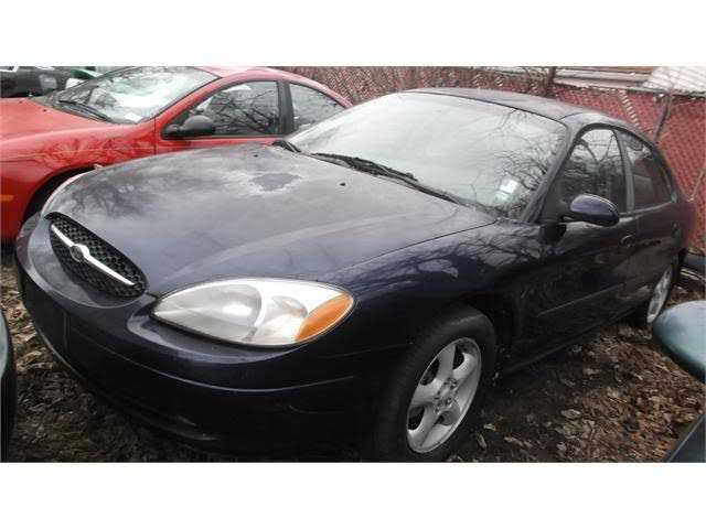 Ford Taurus 2000 $1500.00 incacar.com