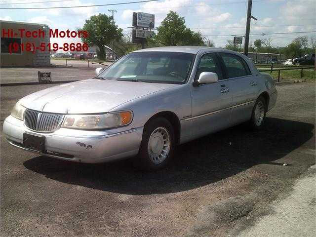 Lincoln Town Car 2000 $2000.00 incacar.com