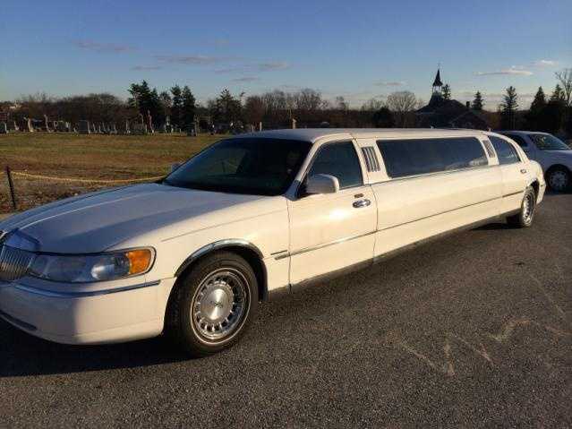 Lincoln Town Car 2001 $4995.00 incacar.com
