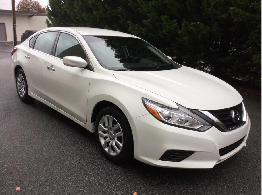 Nissan Altima 2017 $14495.00 incacar.com