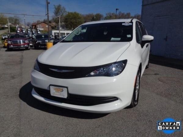 Chrysler Pacifica 2018 $21999.00 incacar.com